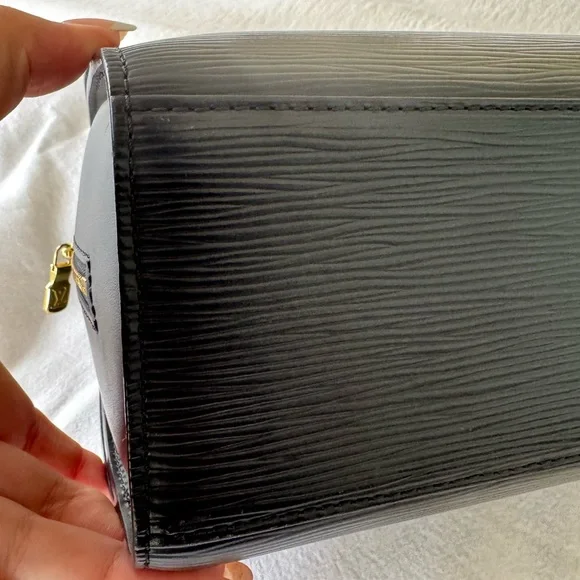 Louis Vuitton Epi Pont Neuf - Black With Gold Hardware - Picture 4 of 12